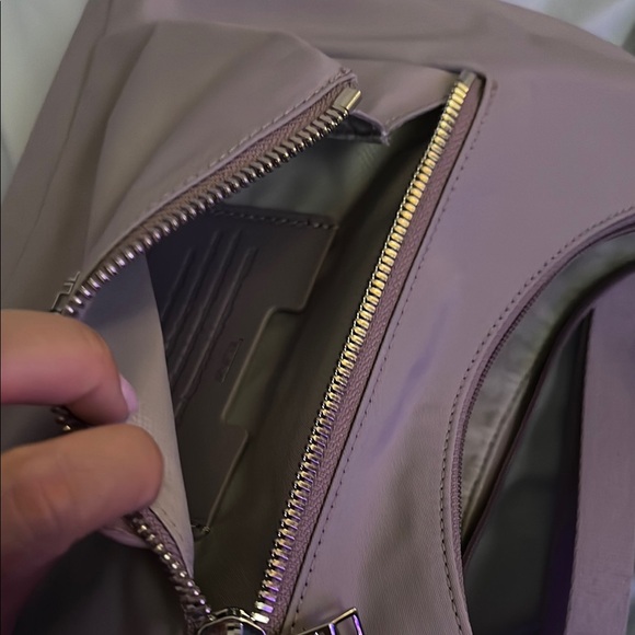 Elegant Tumi  Shoulder Bag - Picture 8 of 11